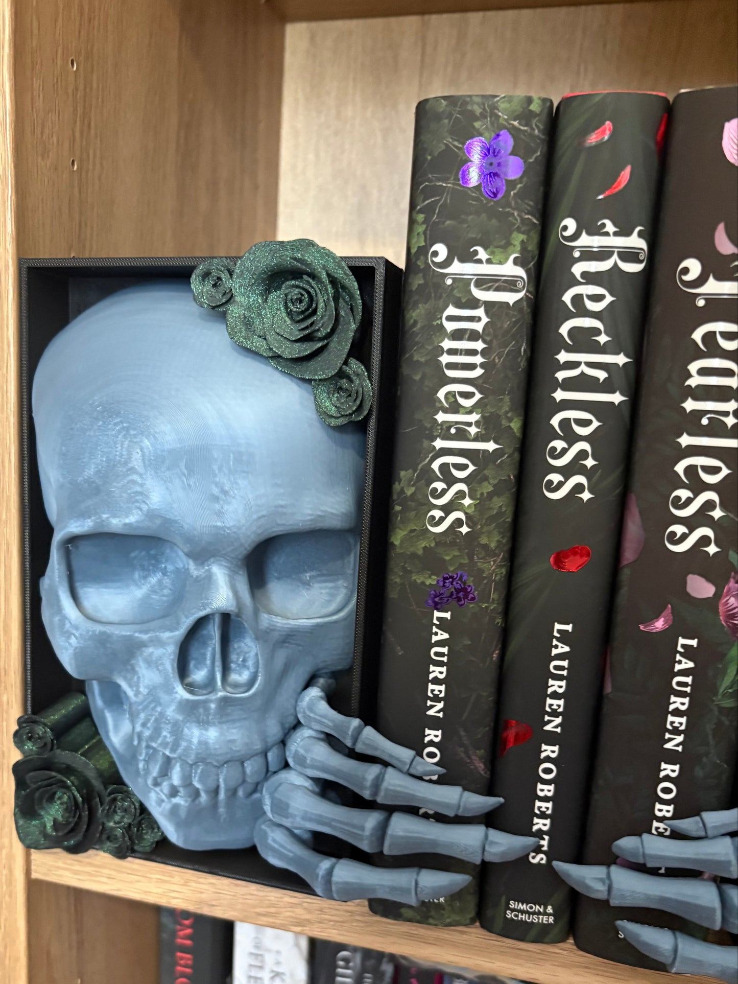 Dark Romance - 2x Greyish Blue Emerging Skull with Green Glitter Roses