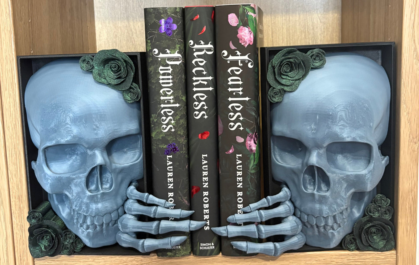 Dark Romance - 2x Greyish Blue Emerging Skull with Green Glitter Roses