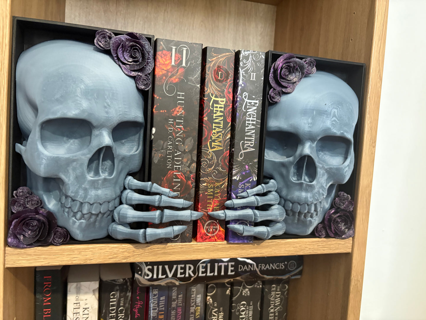Dark Romance - 2x Greyish Blue Emerging Skull with Purple Glitter Roses