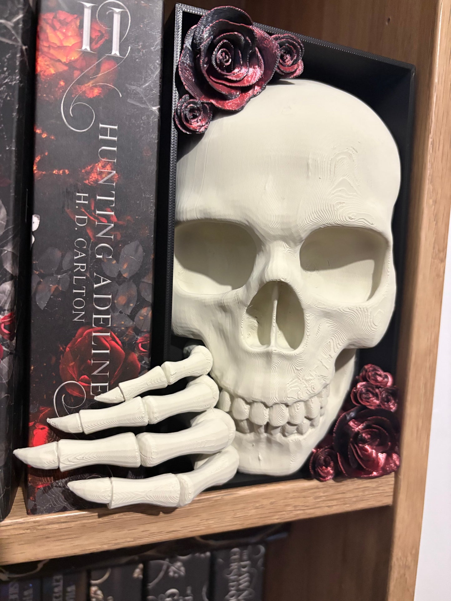 Dark Romance - Emerging Skull with 2 tone red/black roses