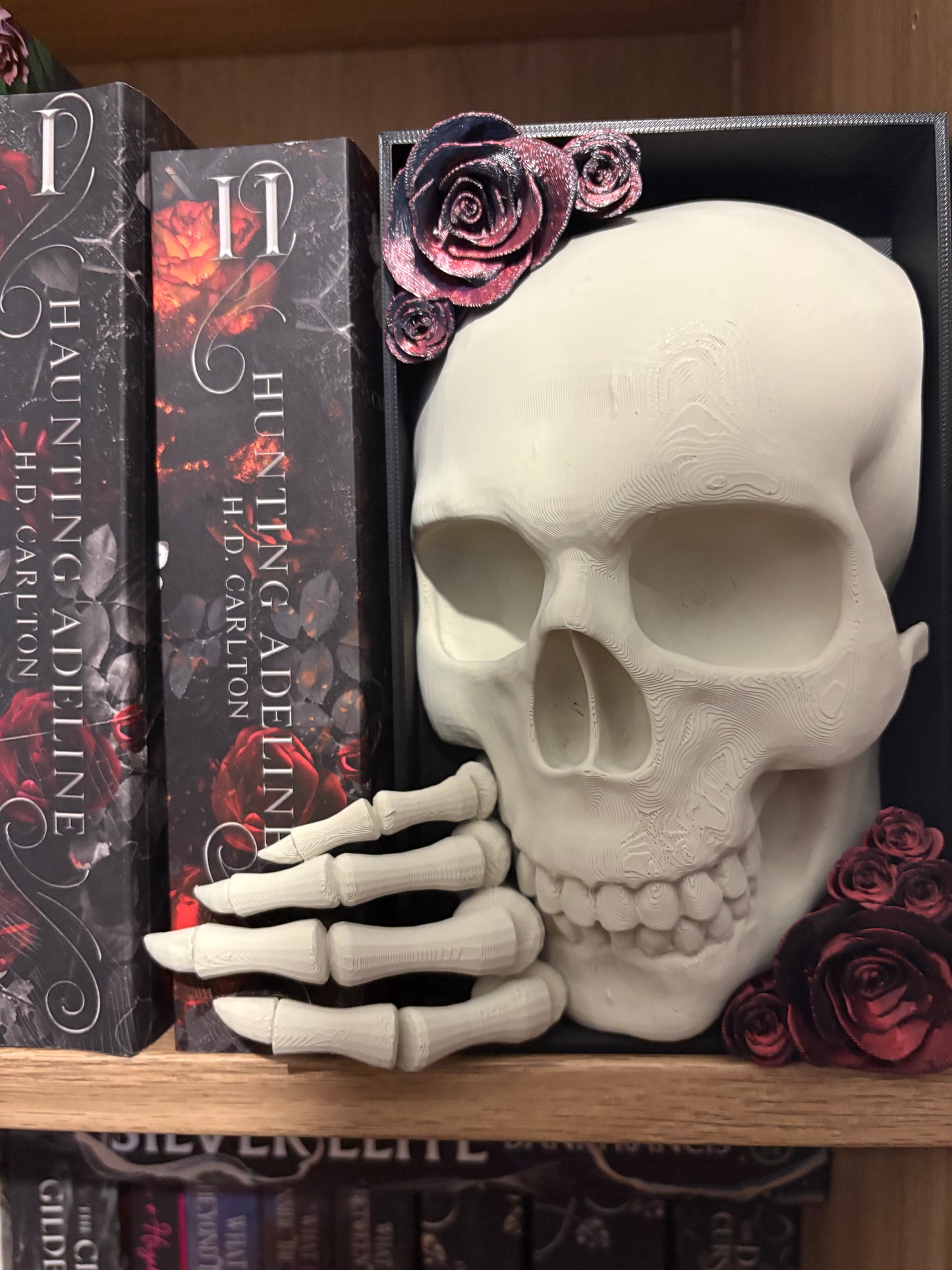 Dark Romance - Emerging Skull with 2 tone red/black roses