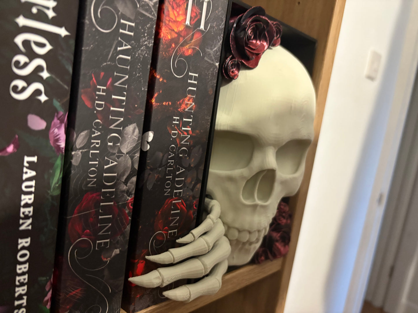 Dark Romance - Emerging Skull with 2 tone red/black roses