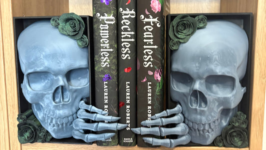 Dark Romance - 2x Greyish Blue Emerging Skull with Green Glitter Roses