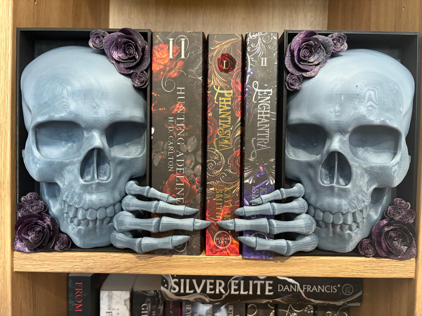Dark Romance - 2x Greyish Blue Emerging Skull with Purple Glitter Roses
