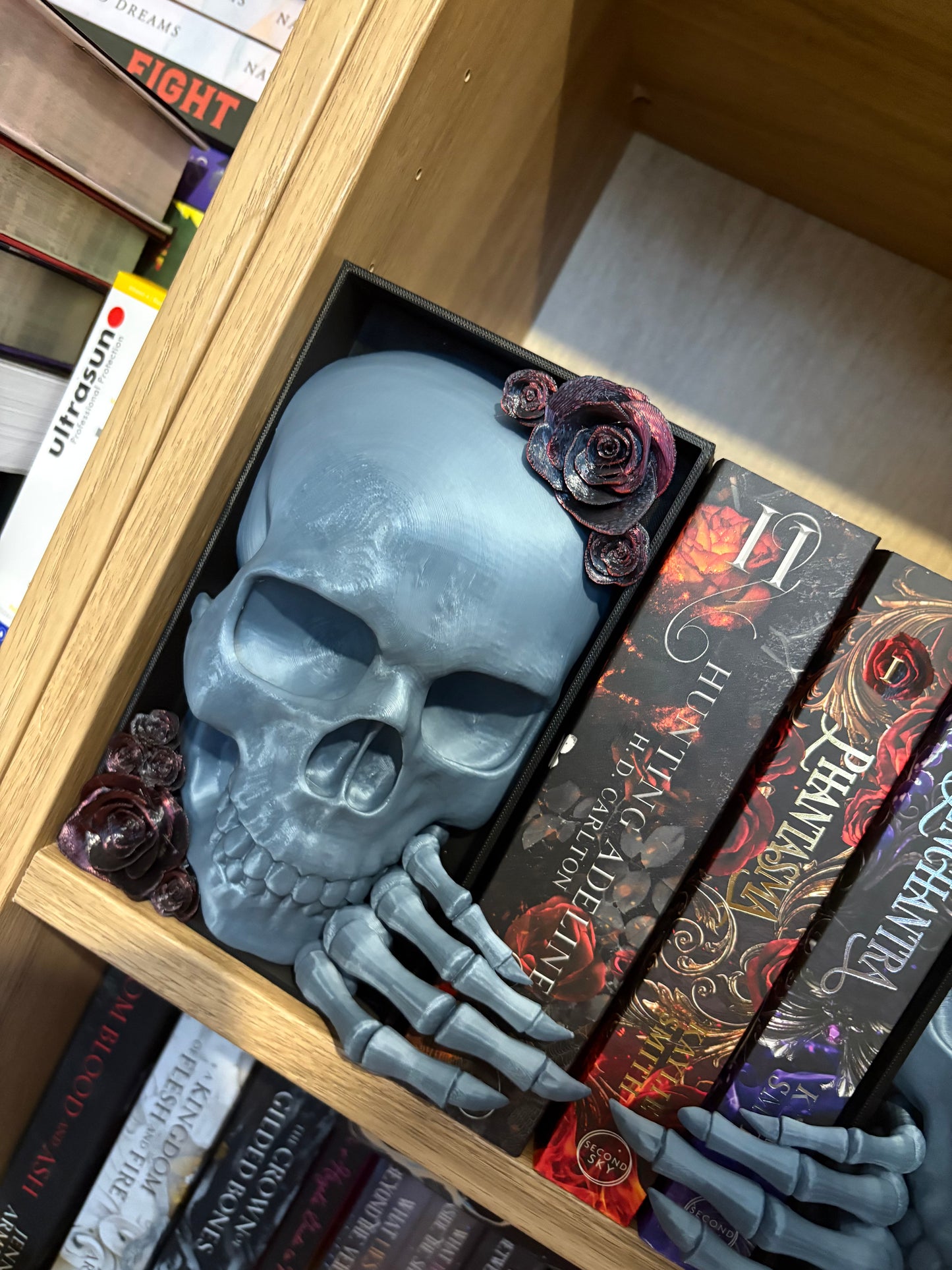 Dark Romance - Emerging Skull with 2 tone Red/Black Roses